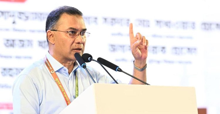 জুলাই শহীদদের সম্মান ও পুনর্বাসনে সরকার প্রতিশ্রুতিবদ্ধ: প্রধানমন্ত্রী
